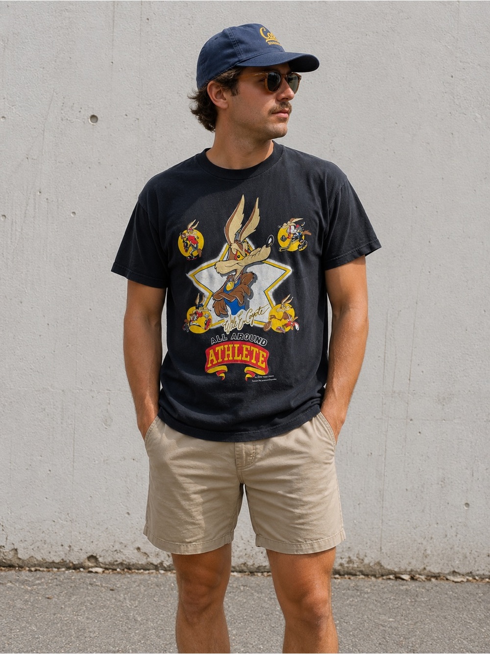 Vtg Wile E. Coyote All Around Athlete Looney Tunes Graphic T-Shirt Black 90s S/S